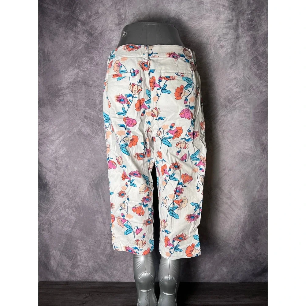 St. John's Bay Vibrant Floral Capris Blue Red White Retro Pattern Size 10 - Picture 2 of 6